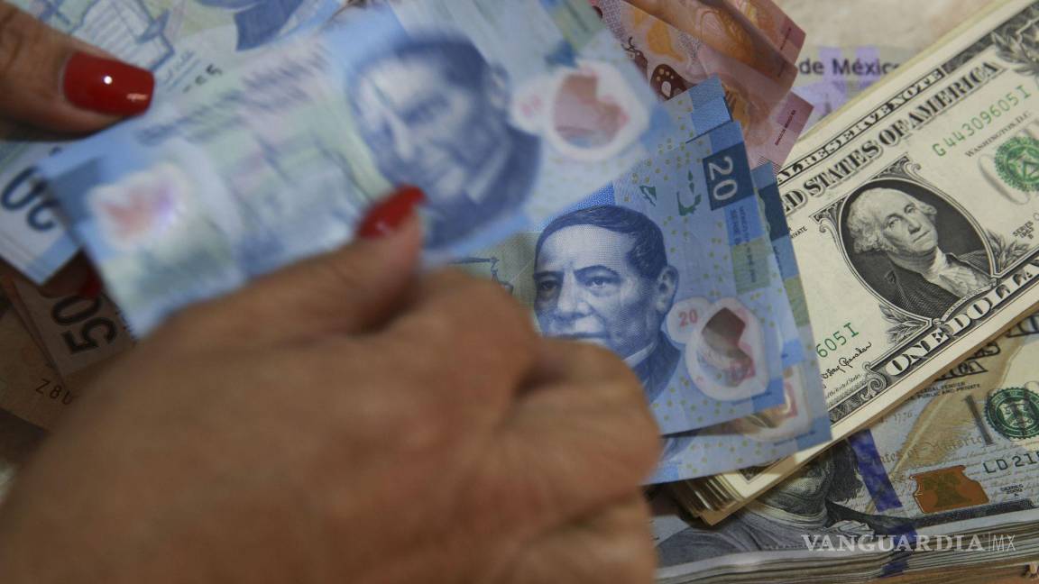 Dólar baja más, hasta 18.52 pesos por unidad, el mayor descenso en 4 años