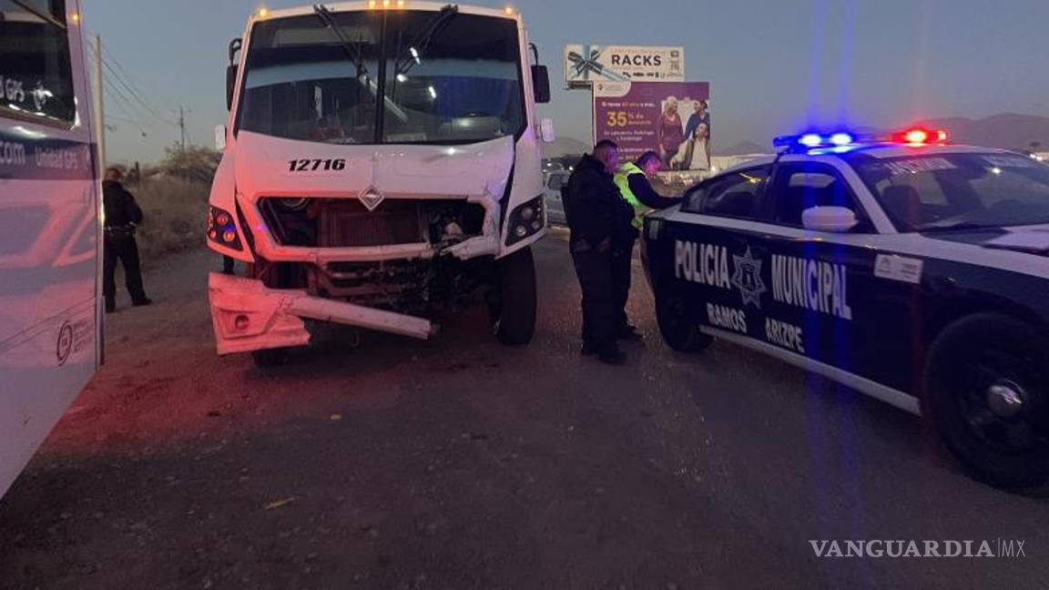 $!Tres personas requirieron traslado en ambulancia a un hospital, mientras el resto fue valorado en el lugar.