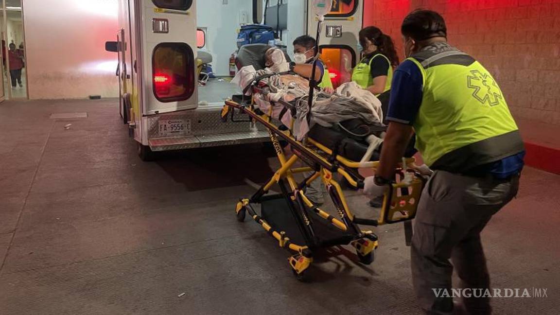 Grave joven tras autolesionarse con cristales en crisis violenta; su madre evita tragedia en Saltillo