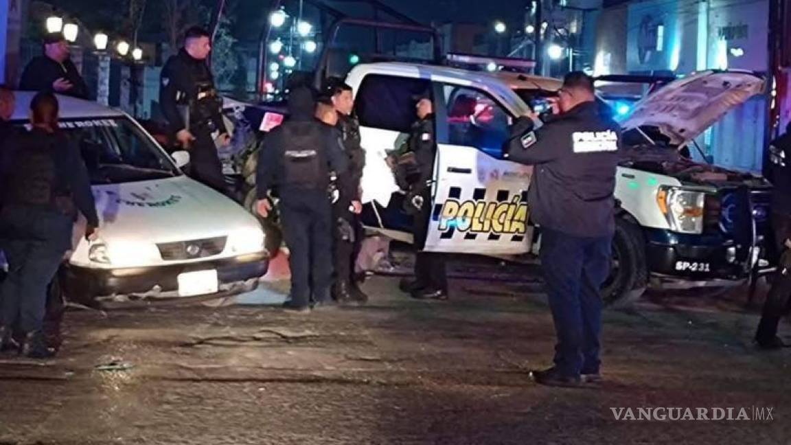 Impacta ebrio patrulla de policía de Monclova y taxi; hay tres oficiales lesionados