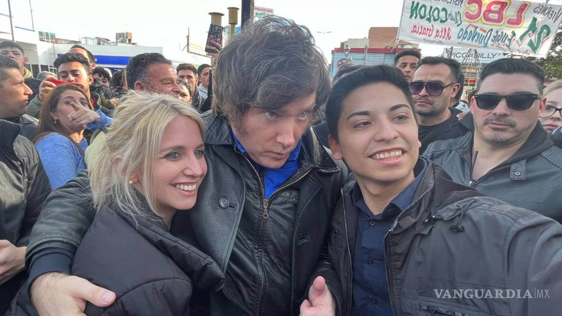 $!María tiene 35 años y es una de las personas de confianza de Milei, así lo demuestran varias fotografías juntos