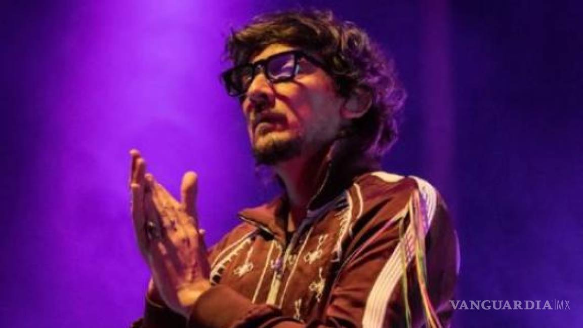 León Larregui de Zoé explota en pleno concierto: ‘festival de cuarta’