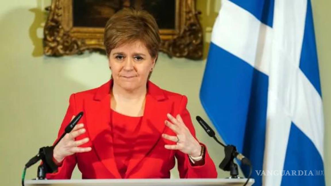 La primera ministra de Escocia Nicola Sturgeon renuncia tras la indignación por las leyes transgénero