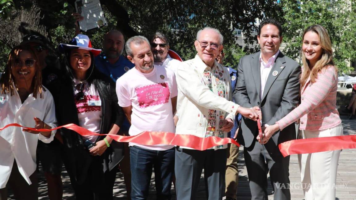 $!Javier Díaz y su esposa Luly López Naranjo encabezaron la ceremonia conmemorativa del 5 de mayo junto al Cónsul General de México en Austin y representantes del Consulado de Francia.
