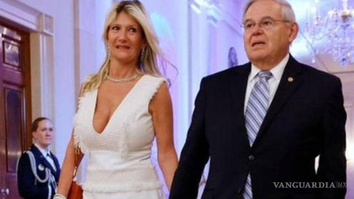 $!La esposa de Menendez, Nadine, dijo que “niega cualquier conducta criminal e impugnará enérgicamente estos cargos en los tribunales”