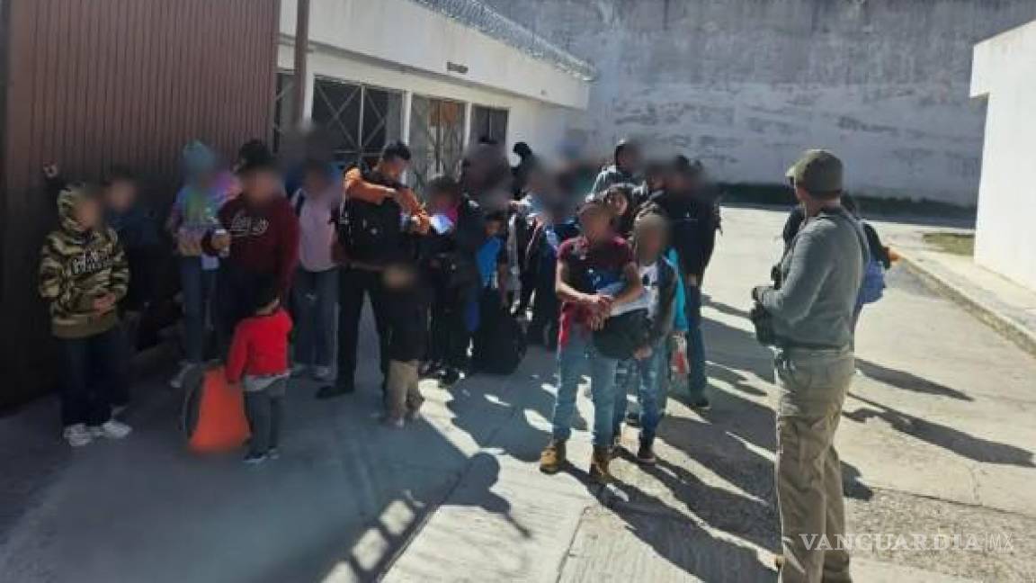 Rescatan a 123 migrantes, incluidos 34 niños atrapados en un tráiler en Matehuala