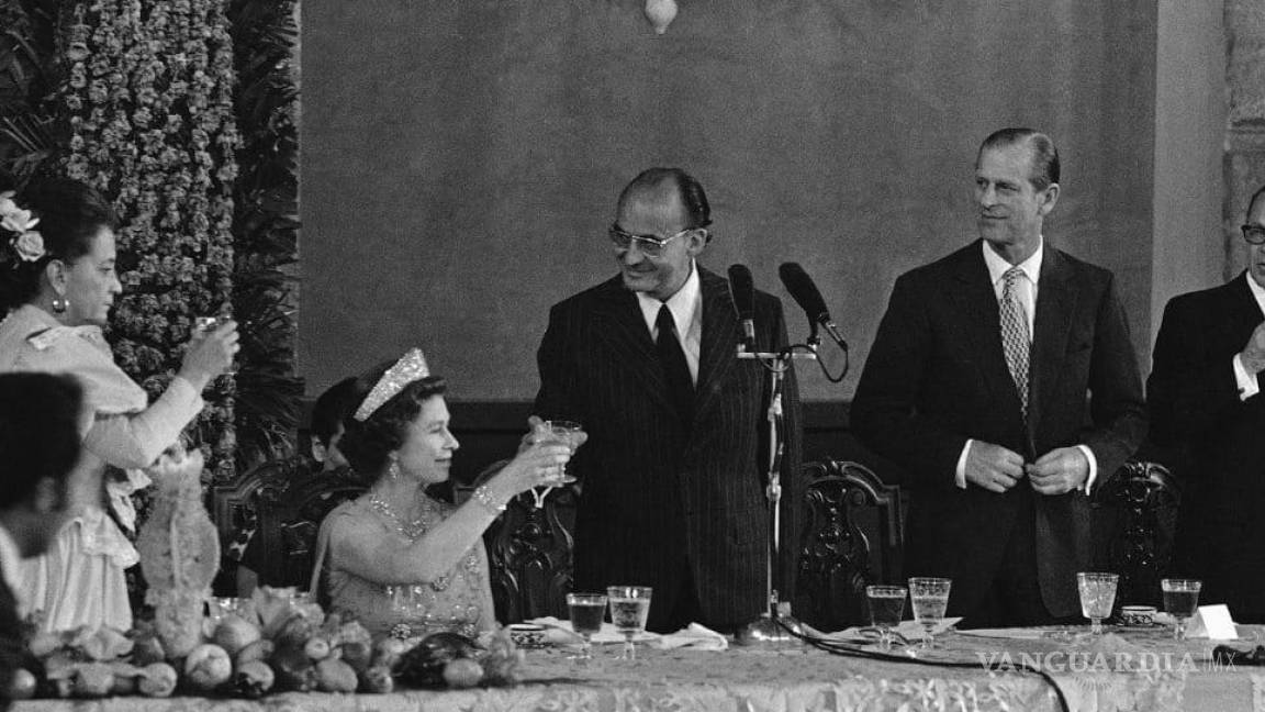$!En la imagen, la reina Isabel II con el entonces presidente de México, Luis Echeverría y el príncipe Felipe en 1975.