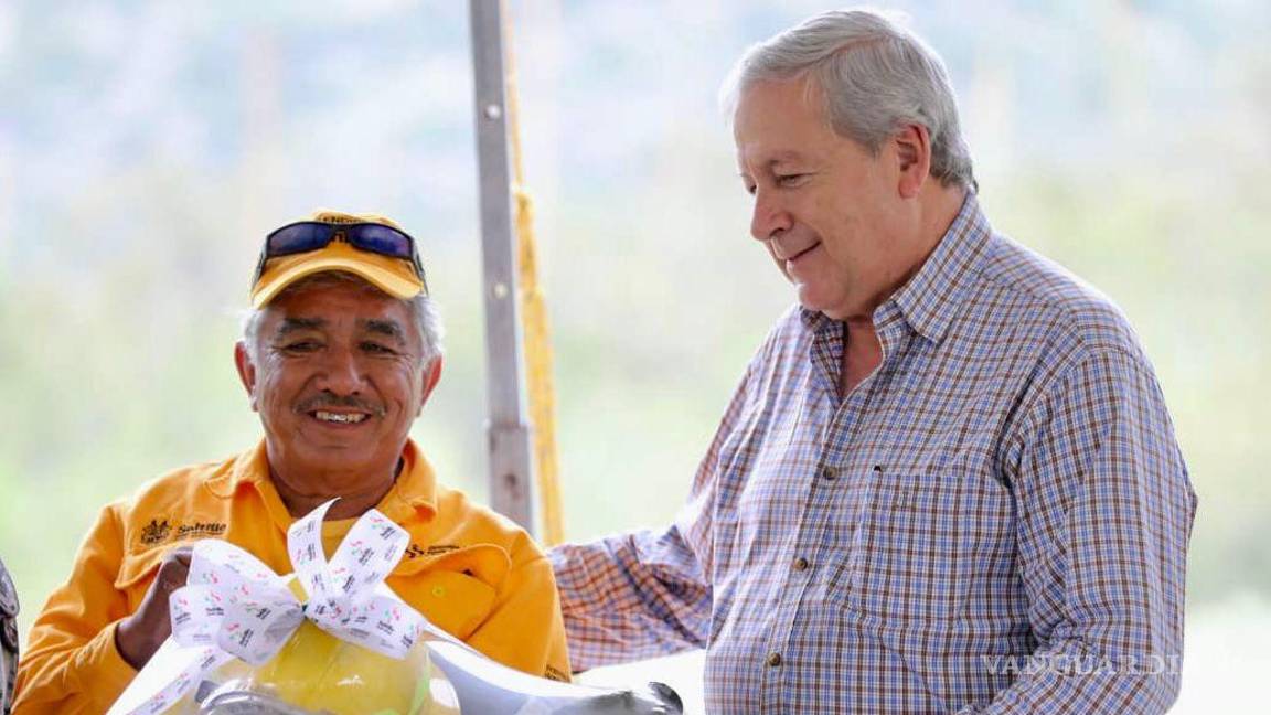 $!Cada brigadista recibió uniforme y un bono por 10 mil pesos.