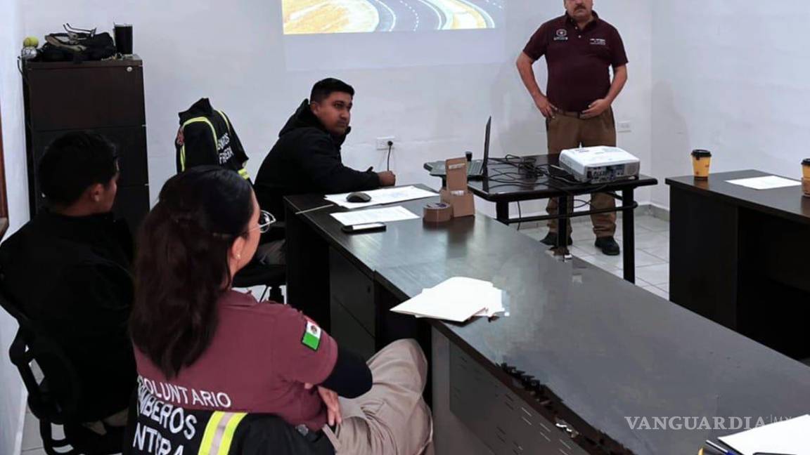 Bomberos de Frontera reciben curso intensivo de conducción defensiva y cultura vial