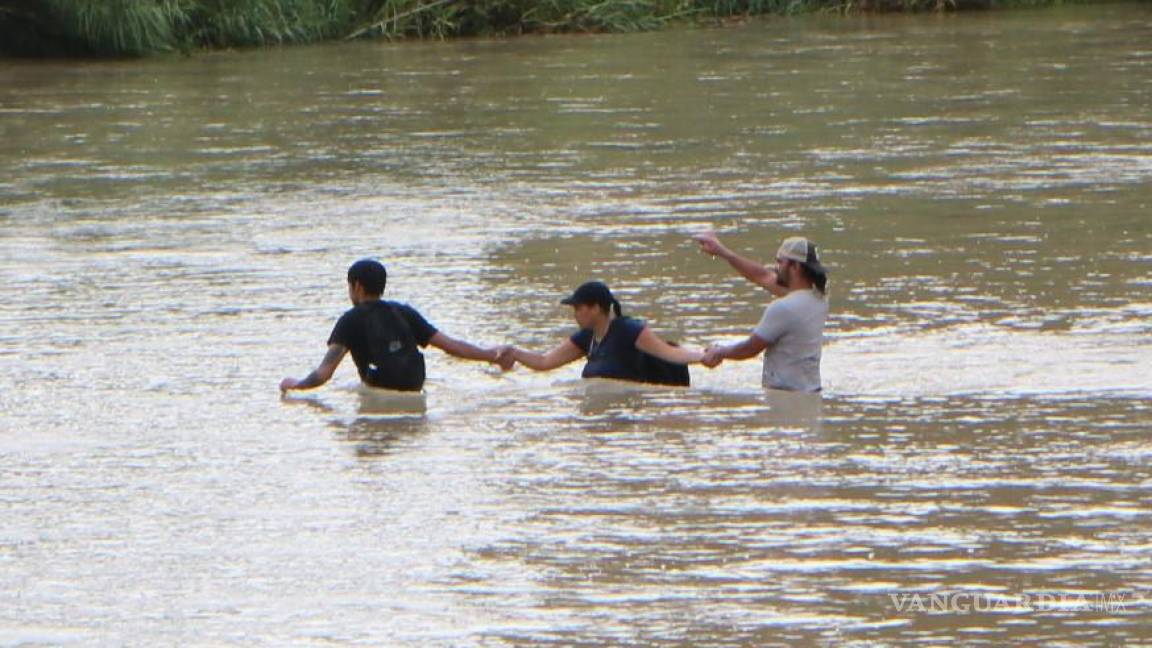 Por poco se traga Río Bravo a migrantes venezolanos