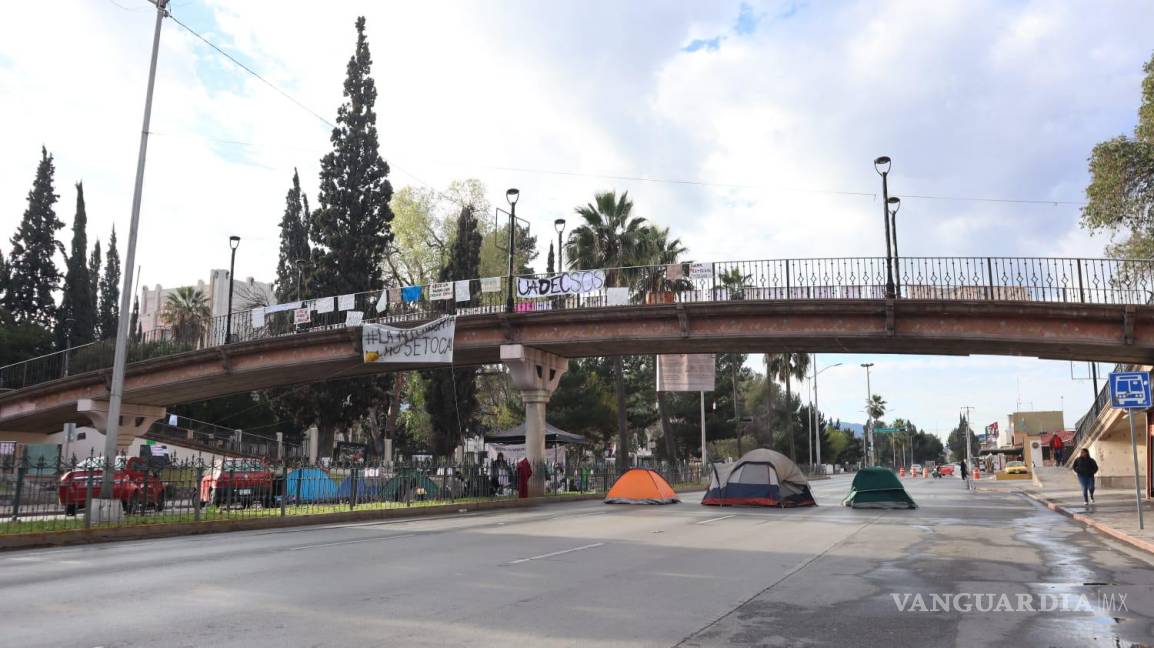 $!Los estudiantes continuarán el plantón en el V. Carranza.