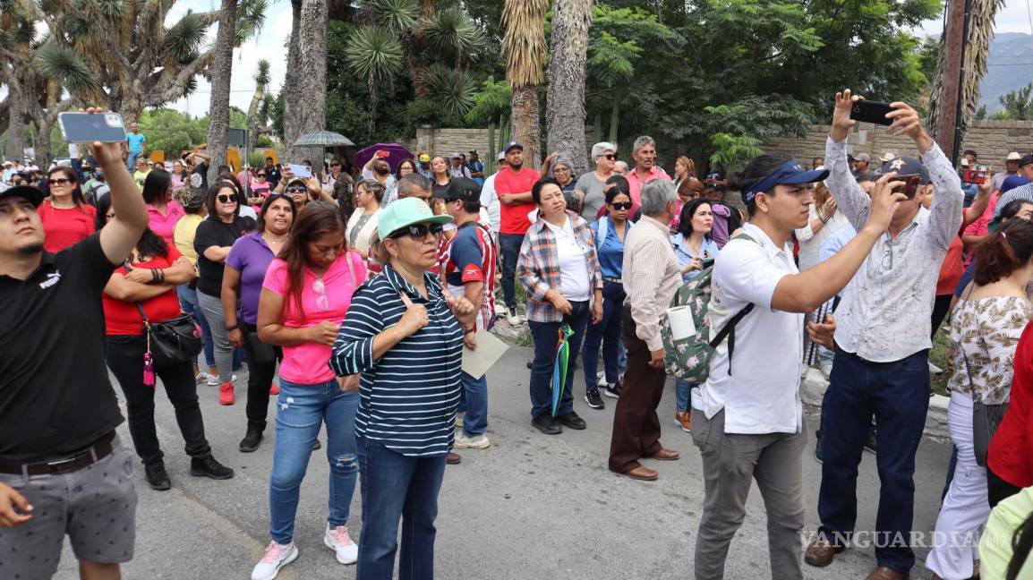 $!Trabajadores del SUTUAAAN bloquearon la entrada principal de la UAAAN en el inicio de la huelga.