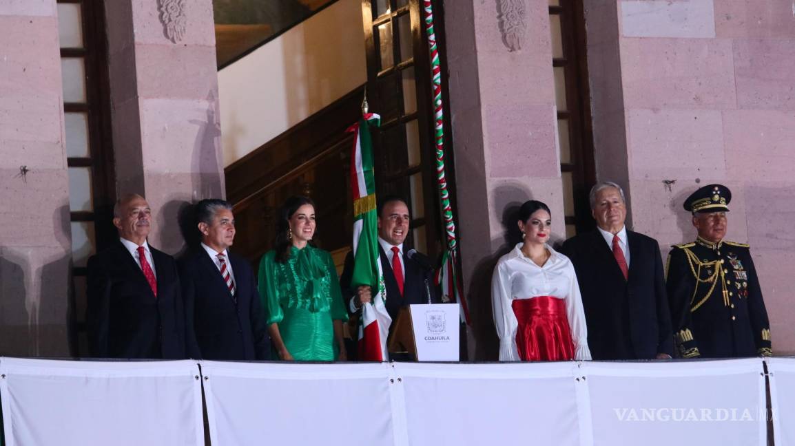 $!En ceremonia ciudadana, da Manolo Jiménez su primer Grito de Independencia