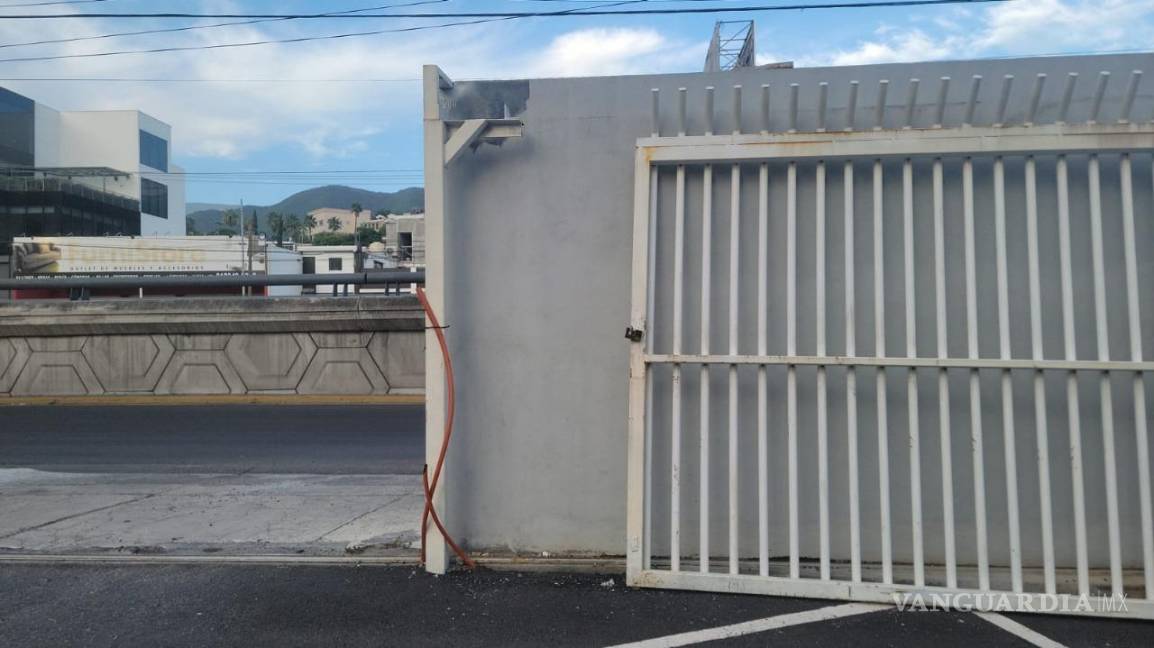 $!Guardia de seguridad fallece en campo de pádel en Nuevo León; portón le cae encima