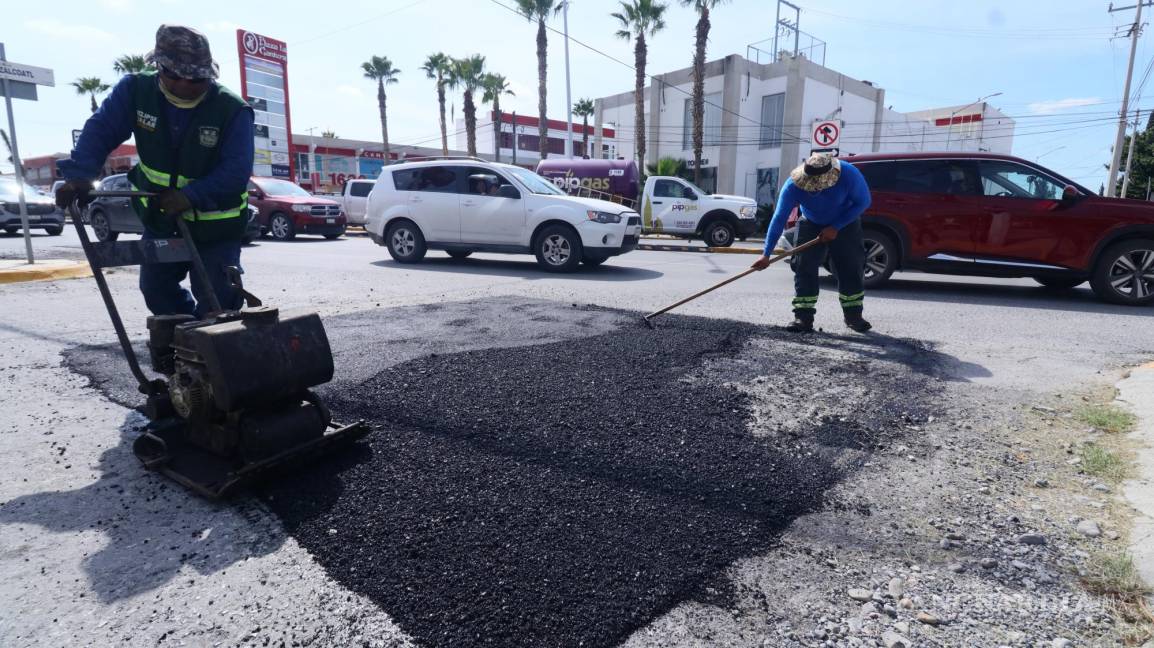 $!El trabajo en la reparación de baches debe hacerse a conciencia y supervisado.