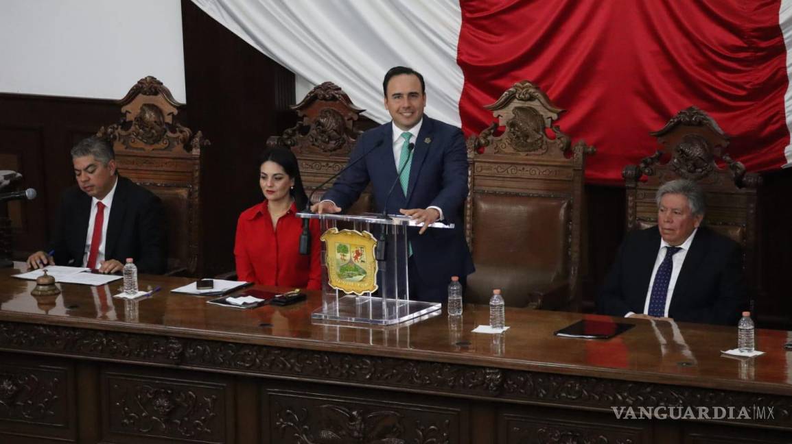 $!El gobernador Manolo Jiménez Salinas elogió el compromiso y excelencia educativa de la UAAAN, destacando su papel fundamental en el desarrollo agrario y cultural de la región.