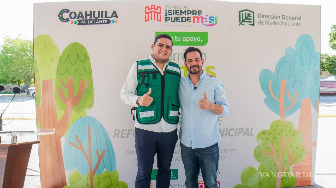 $!Personal municipal colaborando en la jornada ecológica.