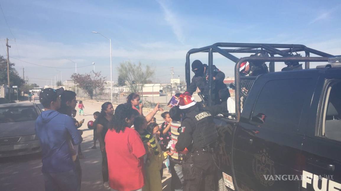 $!Grupo de Reacción reparte regalos a los niños necesitados en Coahuila