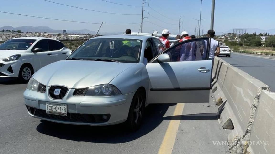 $!Solo un carril libre quedó para la circulación, lo que provocó caos vial.