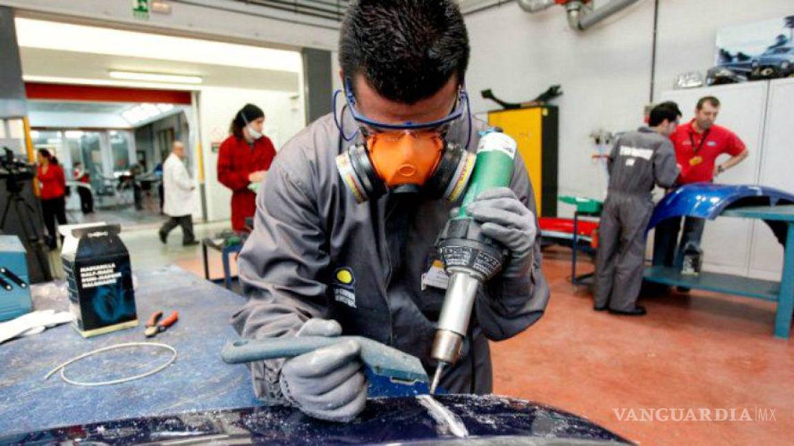 Más del 50% de trabajadores latinos en EU experimentan exceso de cansancio por exigencias laborales