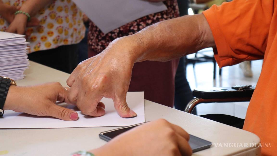 Podrán adultos mayores y personas con discapacidad votar desde los vehículos en Coahuila