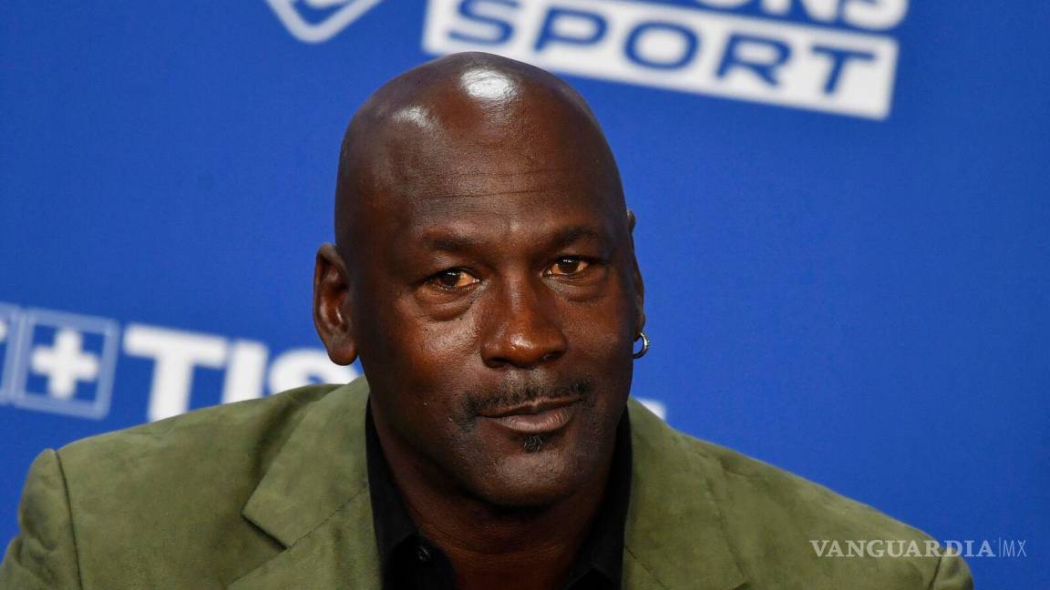 ¿Qué padece? Preocupa la salud de Michael Jordan tras ser visto con los ojos amarillos en la Champions League