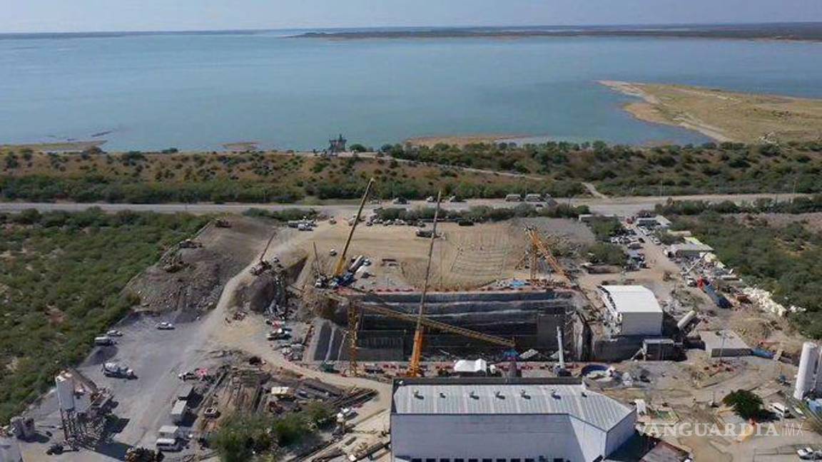 $!Según la nota firmada por Juan Carlos Rodríguez, la obra tiene 3 de 4 cuatro plantas inconclusas y hay tramos de tuberías sin conectar