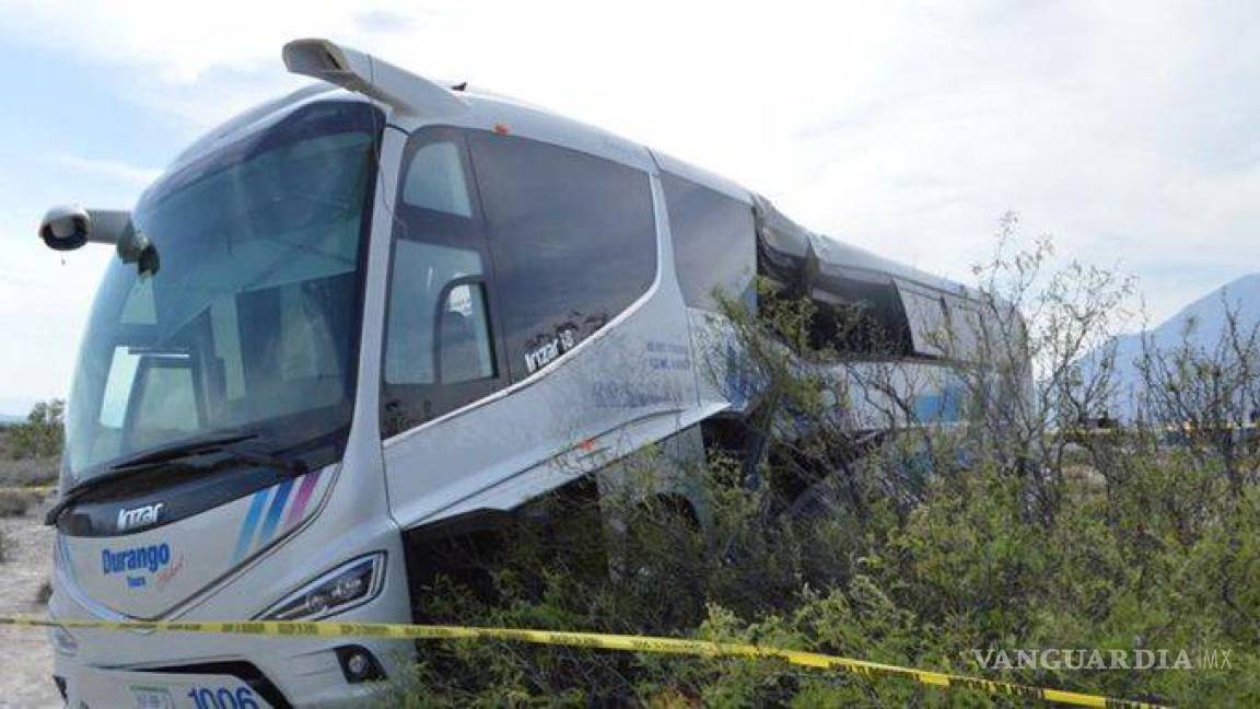 ¡Camionazo en Cuatrociénegas!... 47 pasajeros pasaron momentos de terror; chofer dormitó al volante