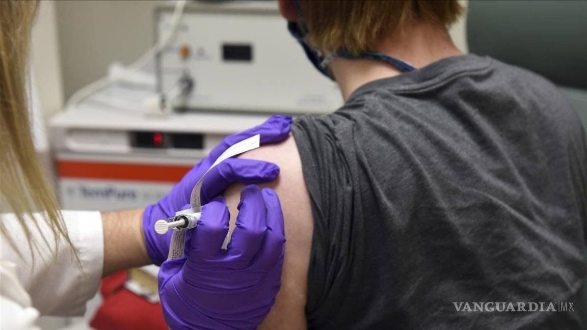 Prevé Reino Unido aplicar vacuna Oxford y de AztraZeneca partir de enero