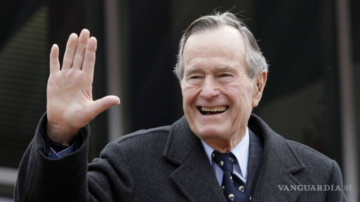 Bush padre se disculpa por nuevo caso de tocamiento