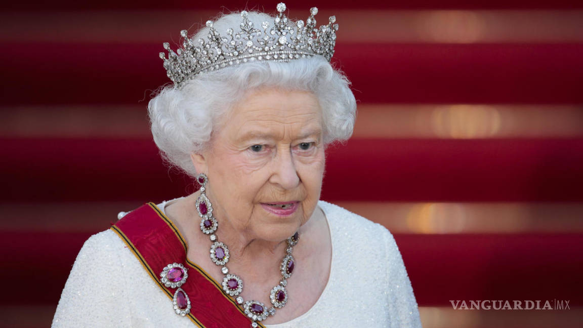 La Reina Isabel II es captada conduciendo sin cinturón de seguridad