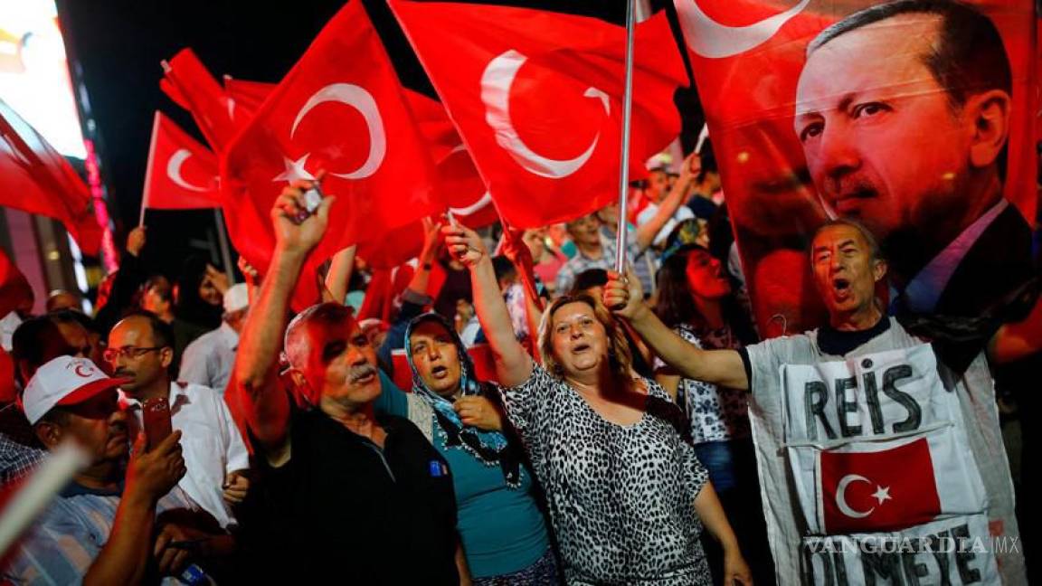 Impone Turquía controles a medios que ‘degeneran’