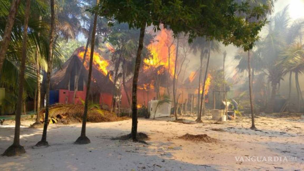 Evacuan a 200 personas por incendio en hoteles de Tulum