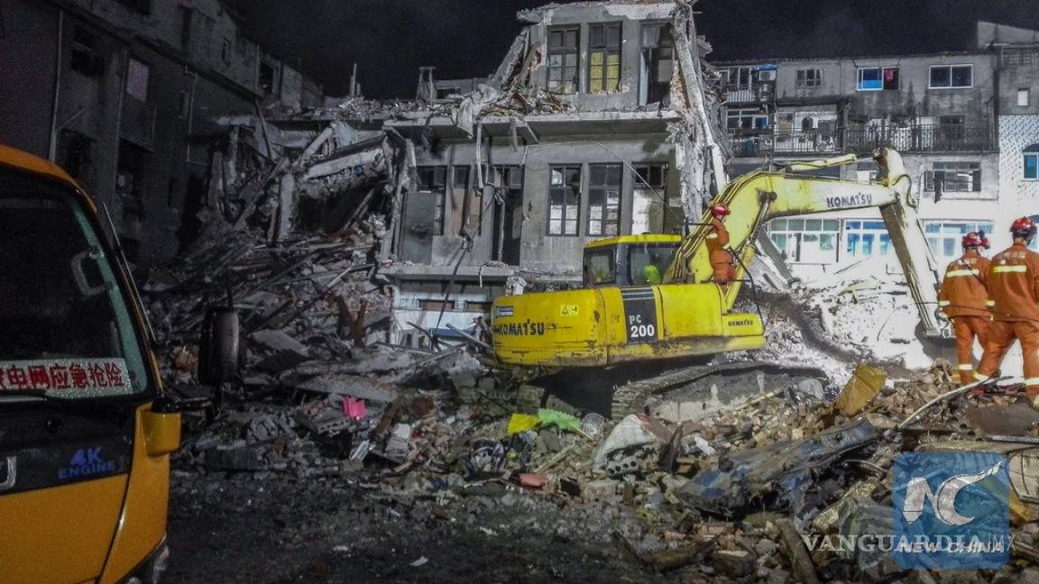 Mueren al menos 17 personas al derrumbarse conjunto habitacional en China