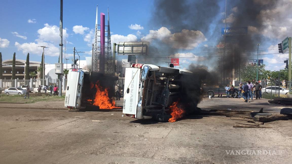 $!Protestan en Chihuahua por agua; queman casetas de peaje y oficinas de gobierno