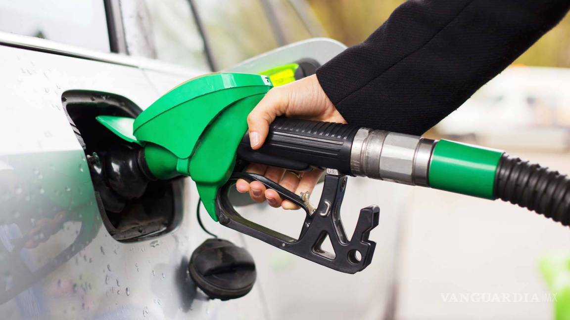 Bajan precios de gasolinas y diesel entre 1 y 3 centavos