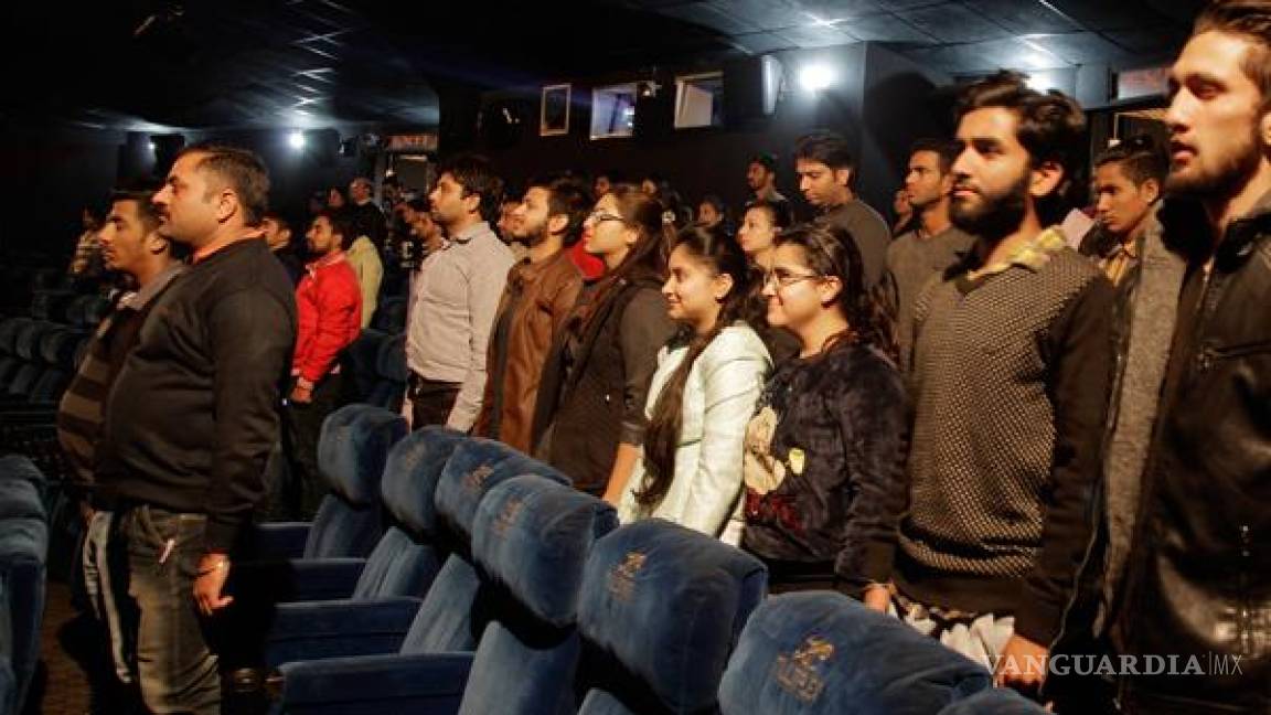 En la India ley obliga a tocar el himno nacional en cines y ponerse de pie, ya hay detenidos por resistirse