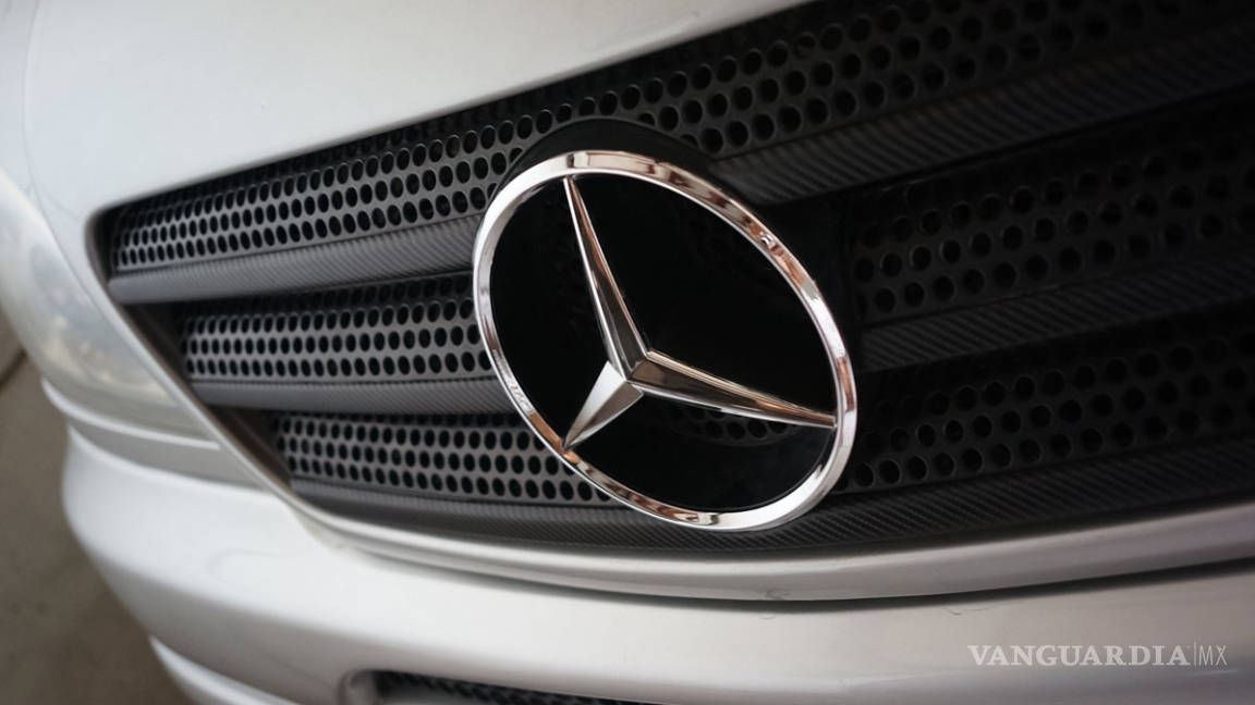 Otro escándalo automotriz, Alemania dejó a Mercedes-Benz usar gases prohibidos