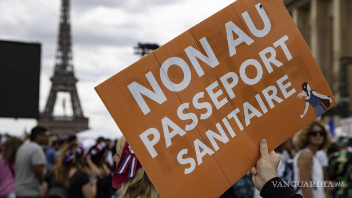Siguen las protestas contra certificado de vacunación en Francia
