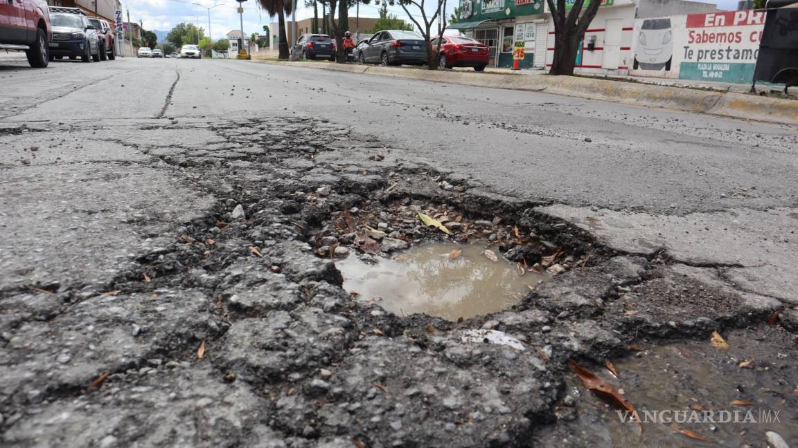 Cuadrillas combaten ‘inundación’ de baches en Saltillo