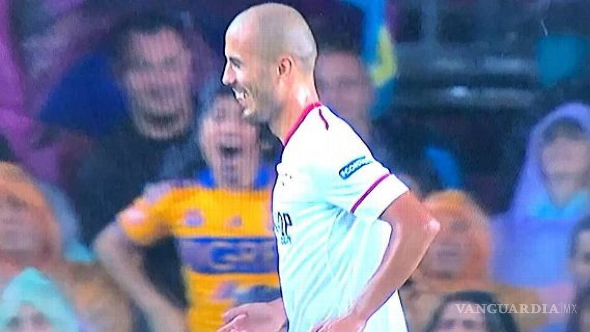 Guido Pizairro le anota gol al Barcelona y se lo dedica a fanático de Tigres