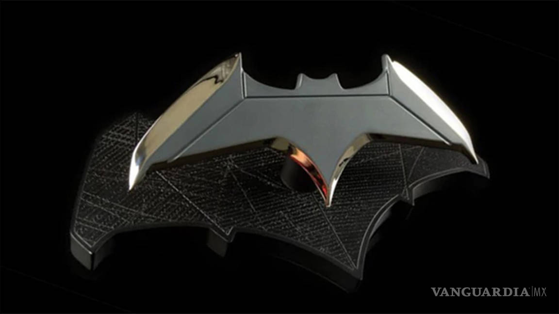 Ben Affleck robó accesorios de Batman; Warner Bros le manda la factura