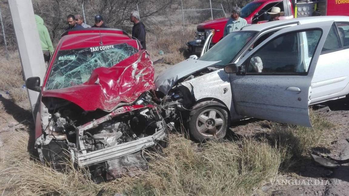 En la Torreón-San Pedro taxista y pasajero mueren en choque