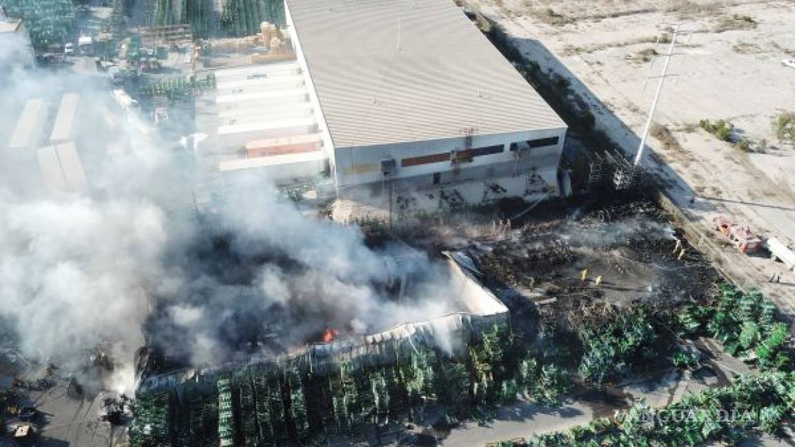 En Región Sureste de Coahuila incendio arrasa con bodega de la empresa John Deere