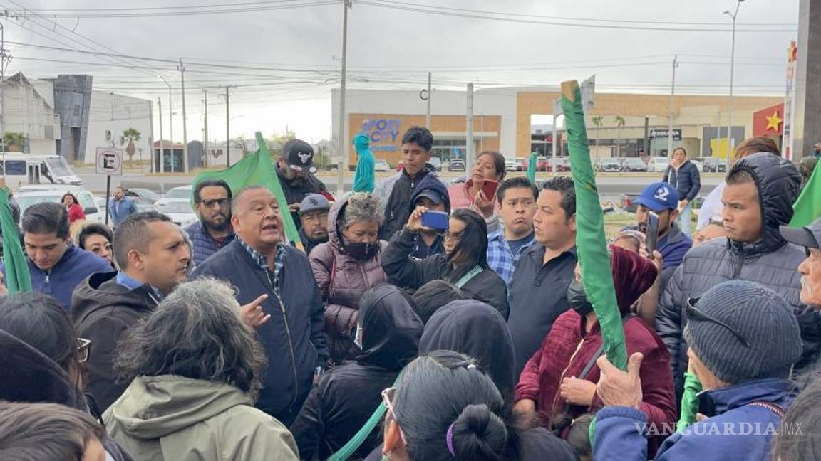 $!Los participantes de la protesta expresaron sus preocupaciones con gritos y consignas dirigidas hacia las autoridades pertinentes.