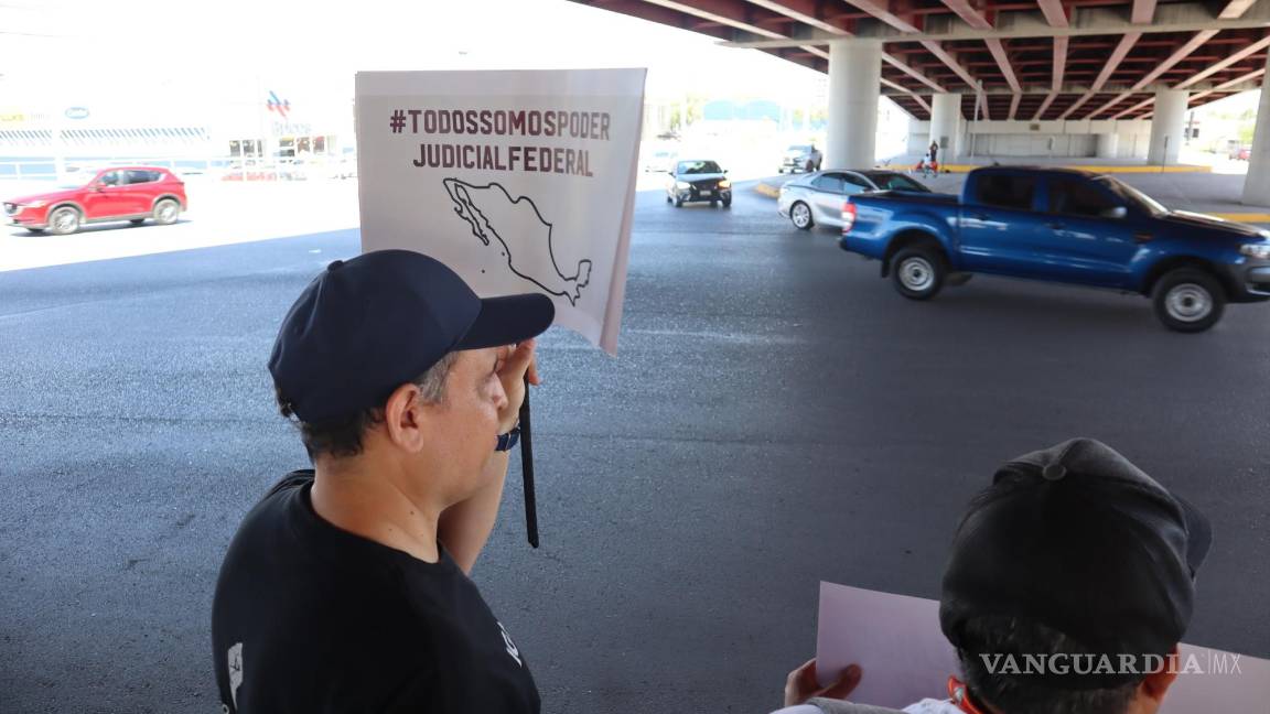 $!Trabajadores del PJF destacan la relevancia de defender la justicia imparcial en el marco de las protestas contra la reforma judicial.