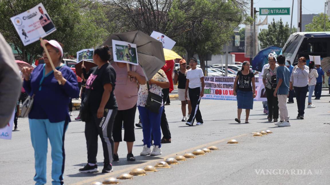 $!Juan Antonio Espinoza, presidente de la Sociedad por la Libertad de las Conciencias Dormidas A. C., fue uno de los organizadores de la protesta, exigiendo una resolución rápida del caso.