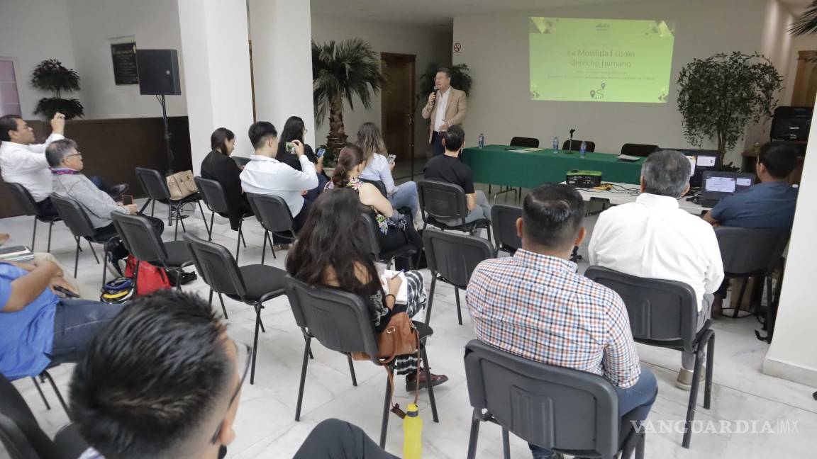 $!Ciudadanos participan en el primer Pre Foro Nacional de la Bicicleta en Saltillo, Coahuila, organizado por el colectivo Transporte Digno Saltillo.
