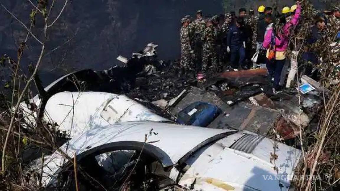 Lo único que quedó es fuego, video dentro del avión muestra momento del accidente en Nepal