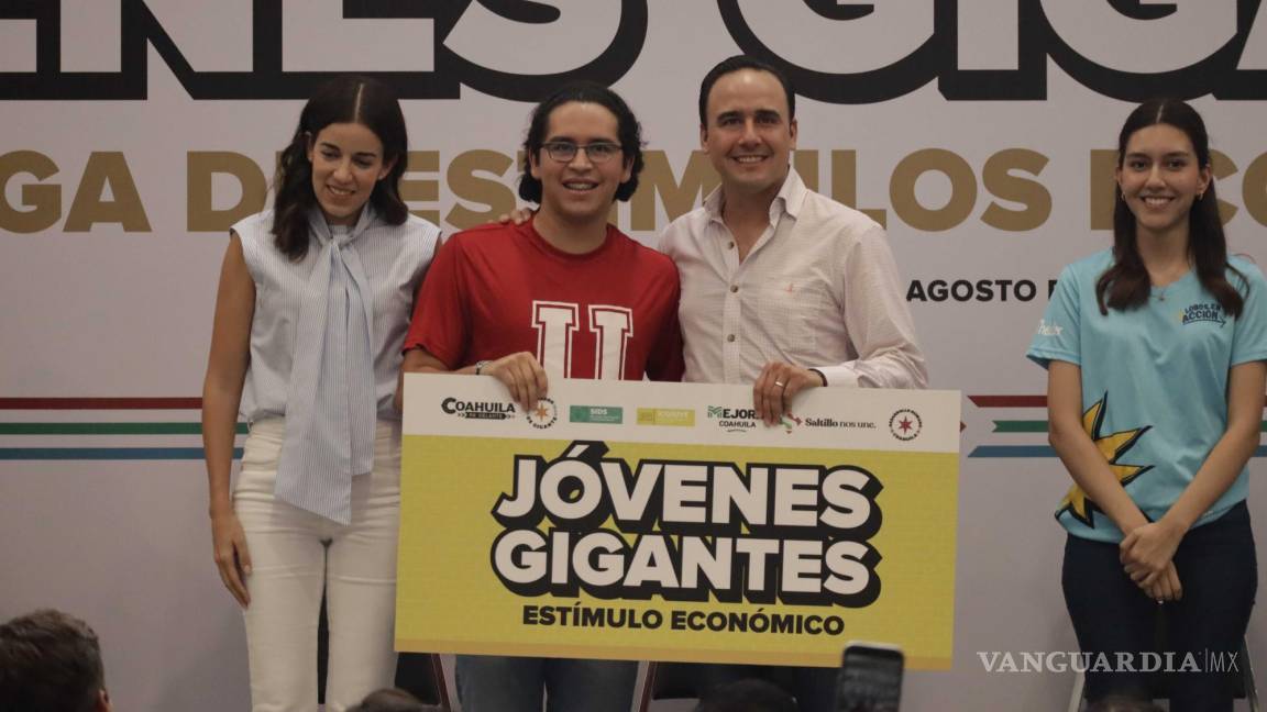 Premian a Jóvenes Gigantes con estímulos económicos en el Día de la Juventud